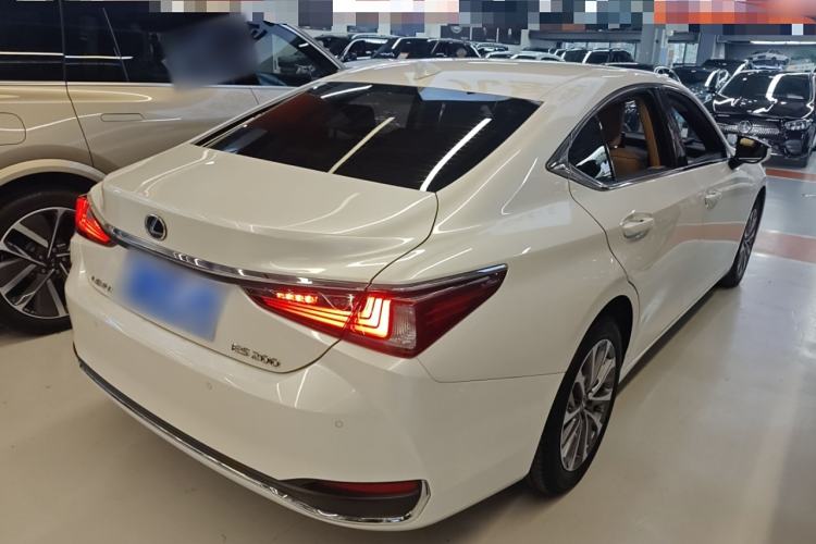 Used Lexus ES 2023 200 Excellence Edition Rear Right 45 Deg