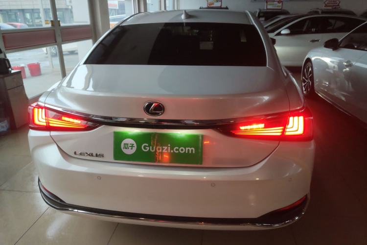 Used Lexus ES 2023 200 Excellence Edition Rear