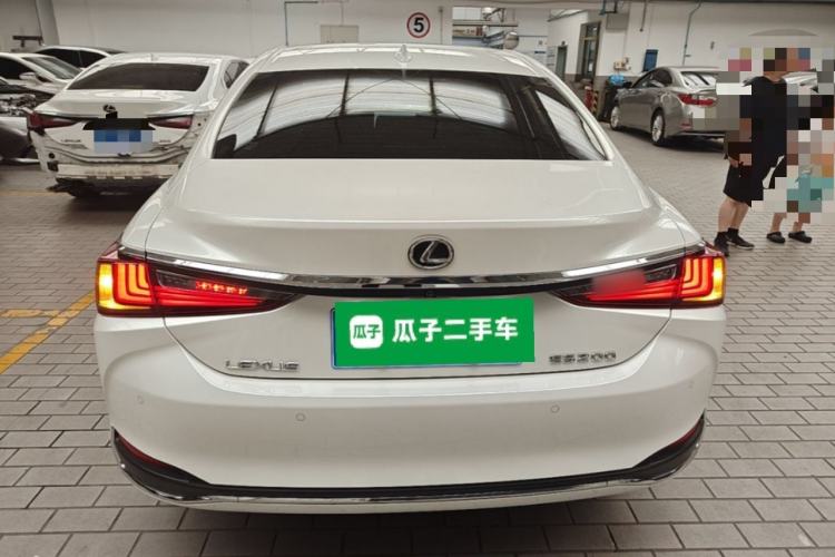 Used Lexus ES 2023 200 Excellence Edition Rear