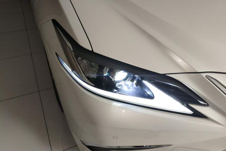 Used Lexus ES 2023 200 Excellence Edition Right Front Headlight