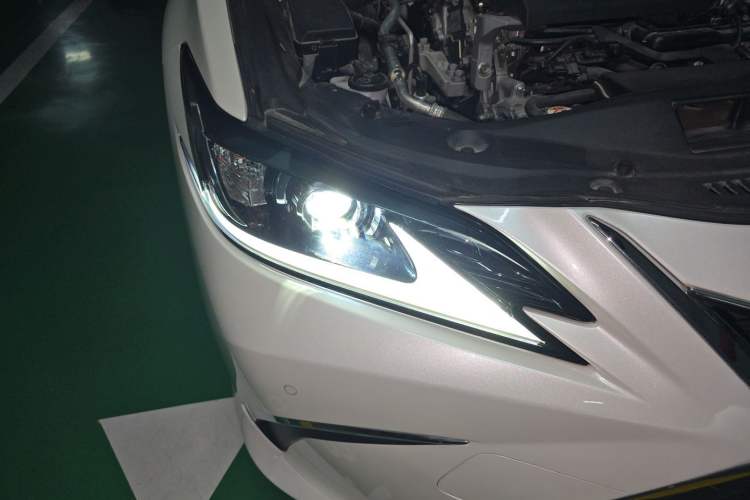 Used Lexus ES 2023 200 Excellence Edition Right Front Headlight