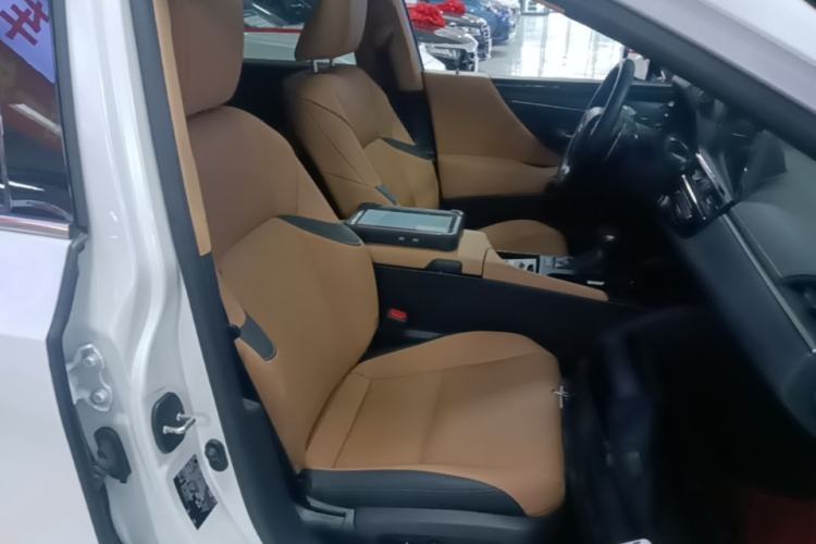 Used Lexus ES 2023 200 Excellence Edition Right Front Seat
