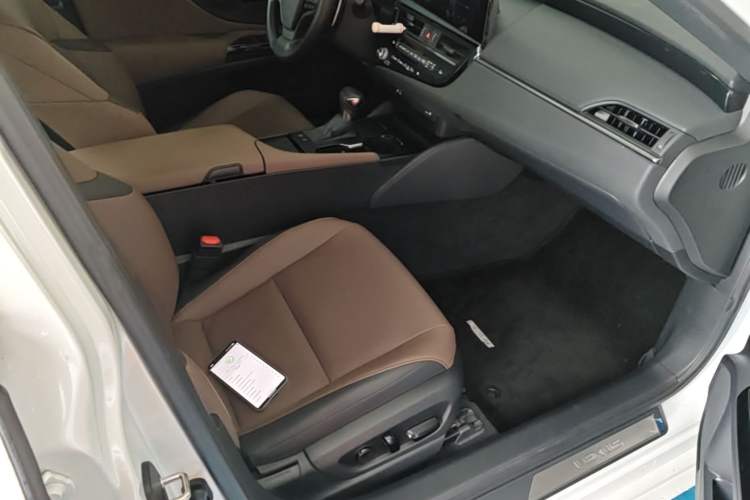 Used Lexus ES 2023 200 Excellence Edition Right Front Seat