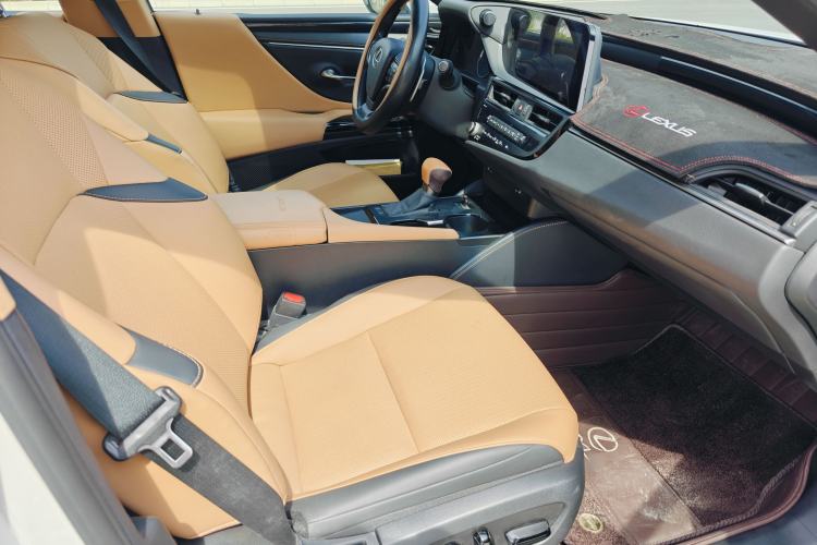 Used Lexus ES 2023 200 Excellence Edition Right Front Seat