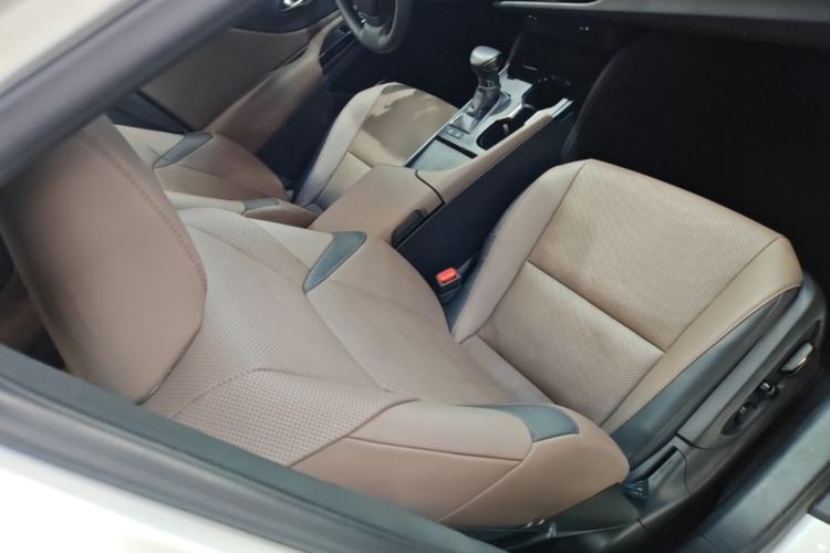Used Lexus ES 2023 200 Excellence Edition Right Front Seat