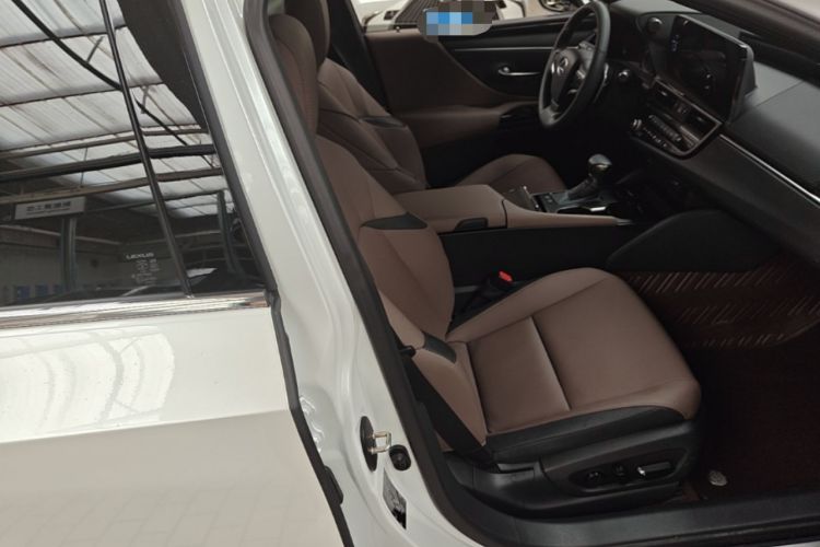 Used Lexus ES 2023 200 Excellence Edition Right Front Seat