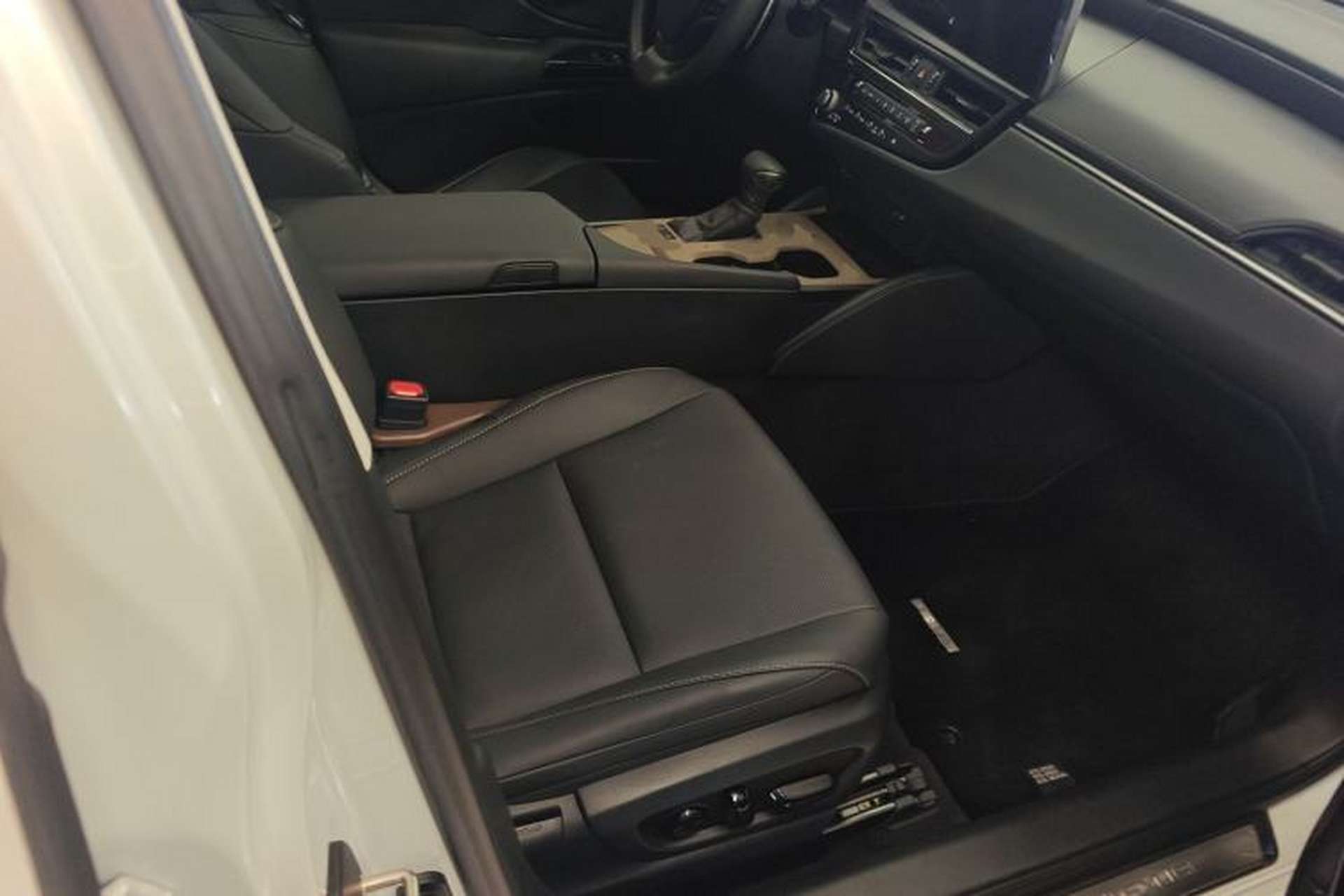 Used Lexus ES 2023 200 Excellence Edition Right Front Seat