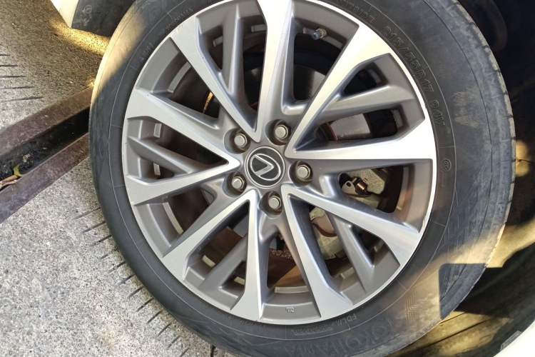 Used Lexus ES 2023 200 Excellence Edition Right Front Wheel Hub