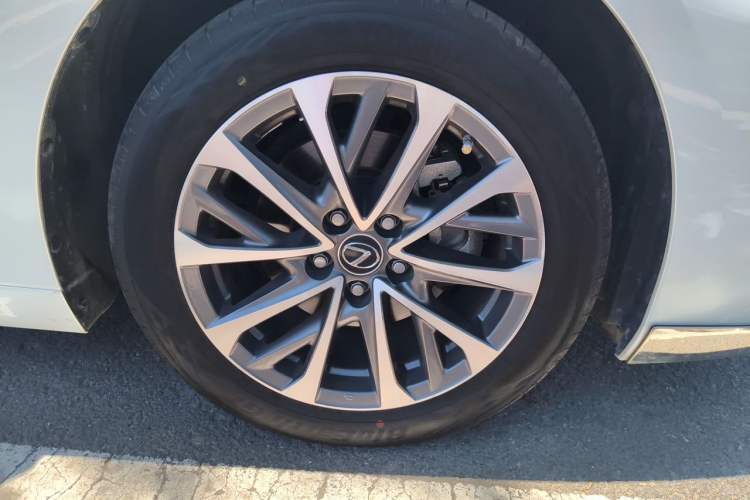 Used Lexus ES 2023 200 Excellence Edition Right Front Wheel Hub
