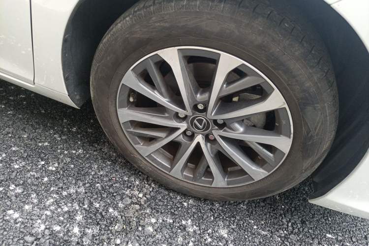 Used Lexus ES 2023 200 Excellence Edition Right Front Wheel Hub