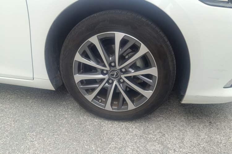 Used Lexus ES 2023 200 Excellence Edition Right Front Wheel Hub
