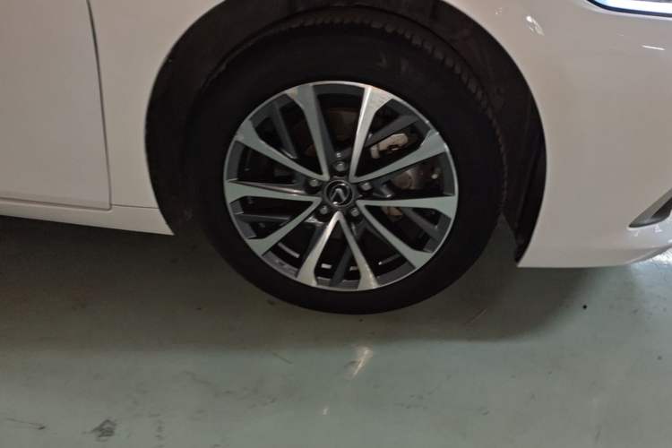 Used Lexus ES 2023 200 Luxury Edition Right Front Wheel Hub