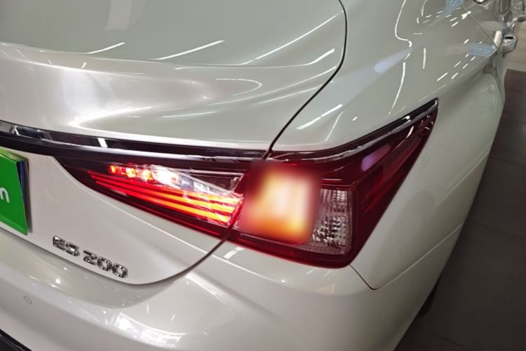 Used Lexus ES 2023 200 Excellence Edition Right Rear Taillight
