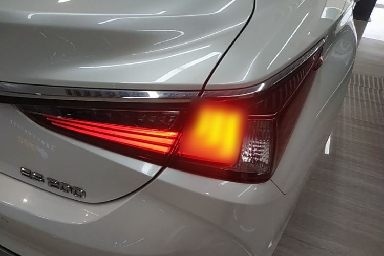Used Lexus ES 2023 200 Excellence Edition Right Rear Taillight