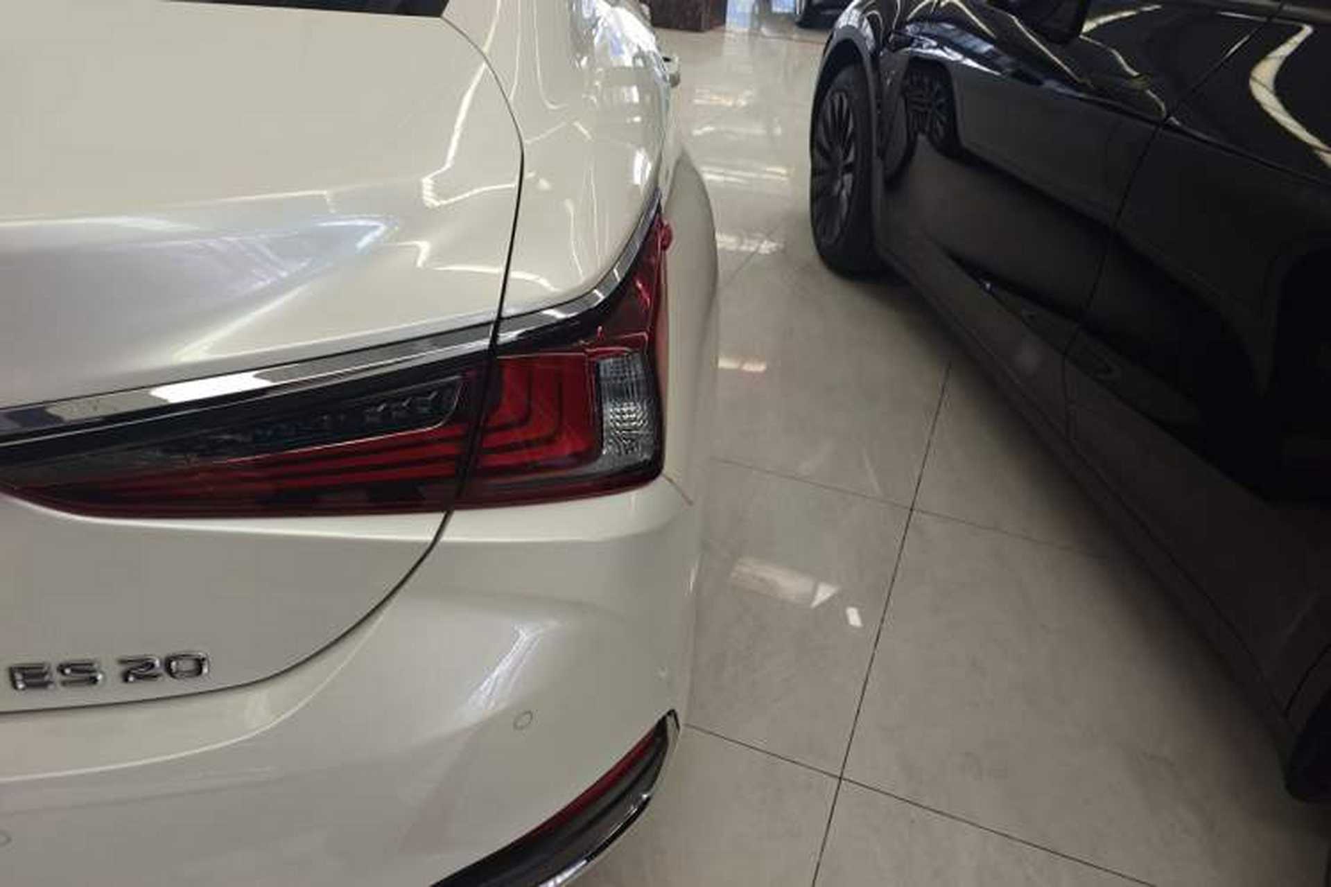 Used Lexus ES 2023 200 Excellence Edition Right Rear Taillight