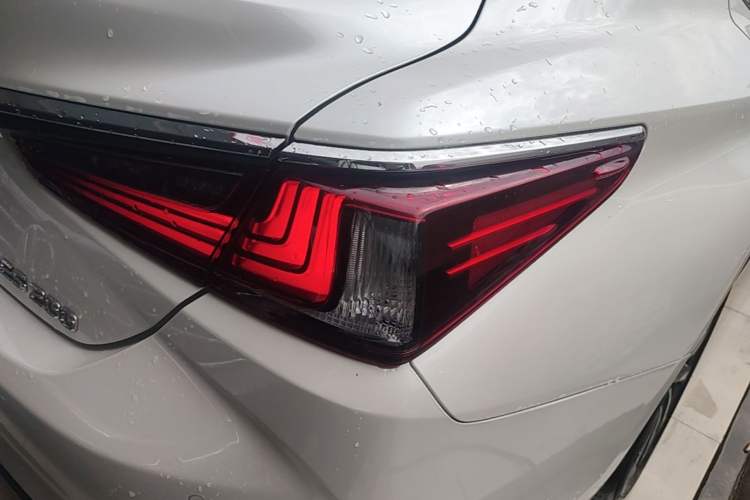 Used Lexus ES 2023 200 Excellence Edition Right Rear Taillight