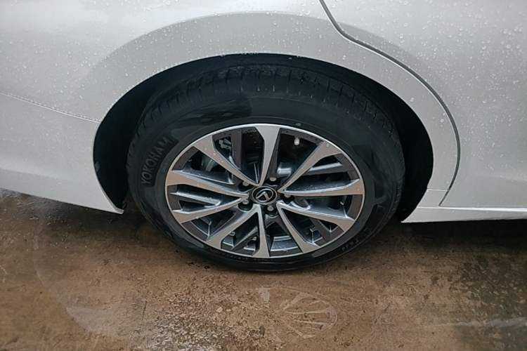 Used Lexus ES 2023 200 Excellence Edition Right Rear Wheel Hub