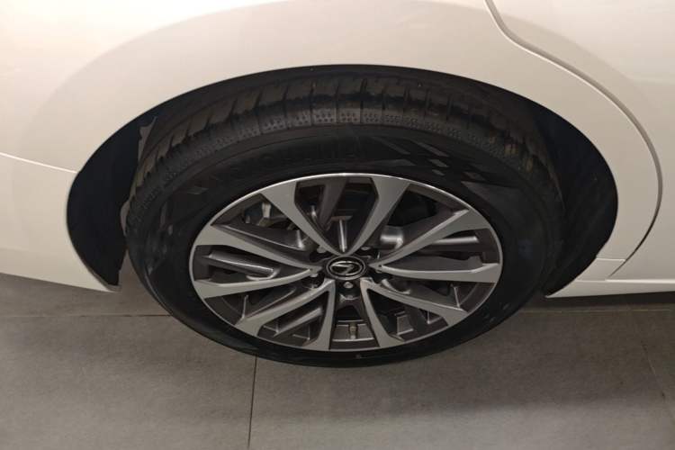 Used Lexus ES 2023 200 Excellence Edition Right Rear Wheel Hub