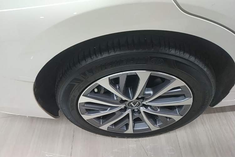 Used Lexus ES 2023 200 Excellence Edition Right Rear Wheel Hub