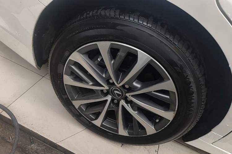 Used Lexus ES 2023 200 Excellence Edition Right Rear Wheel Hub