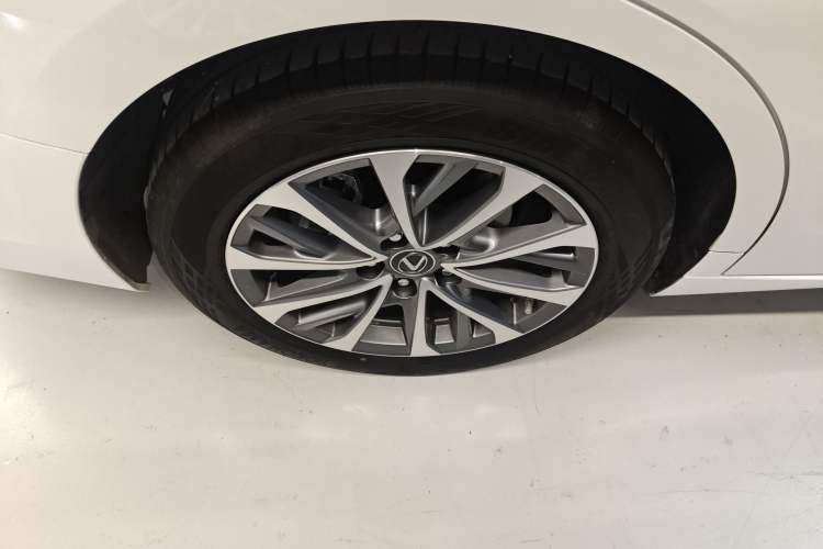 Used Lexus ES 2023 200 Excellence Edition Right Rear Wheel Hub
