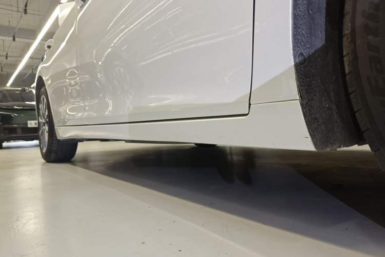 Used Lexus ES 2023 200 Excellence Edition Right Side Sill