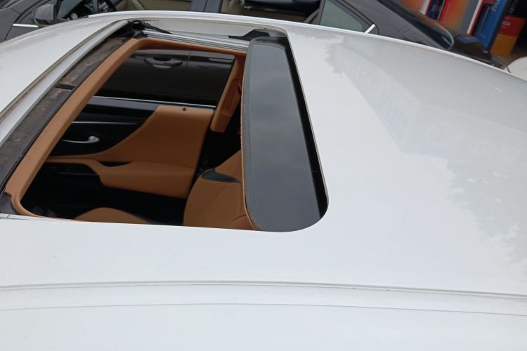 Used Lexus ES 2023 260 Excellence Edition Roof