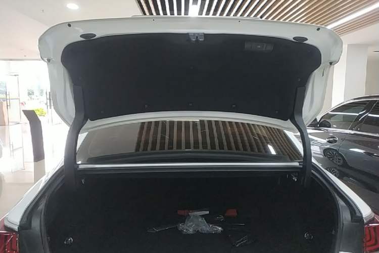 Used Lexus ES 2023 200 Excellence Edition Trunk