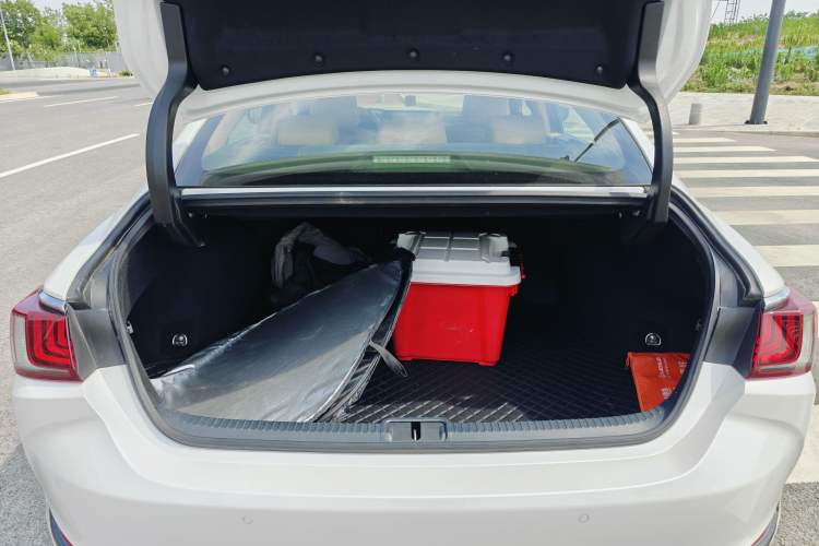 Used Lexus ES 2023 200 Excellence Edition Trunk