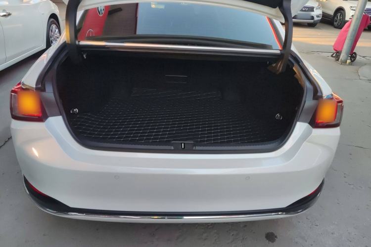 Used Lexus ES 2023 200 Excellence Edition Trunk