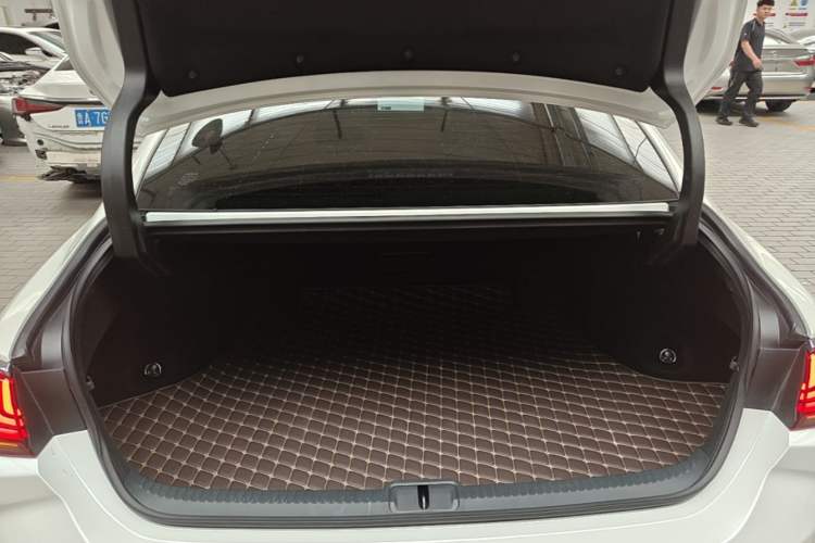 Used Lexus ES 2023 200 Excellence Edition Trunk