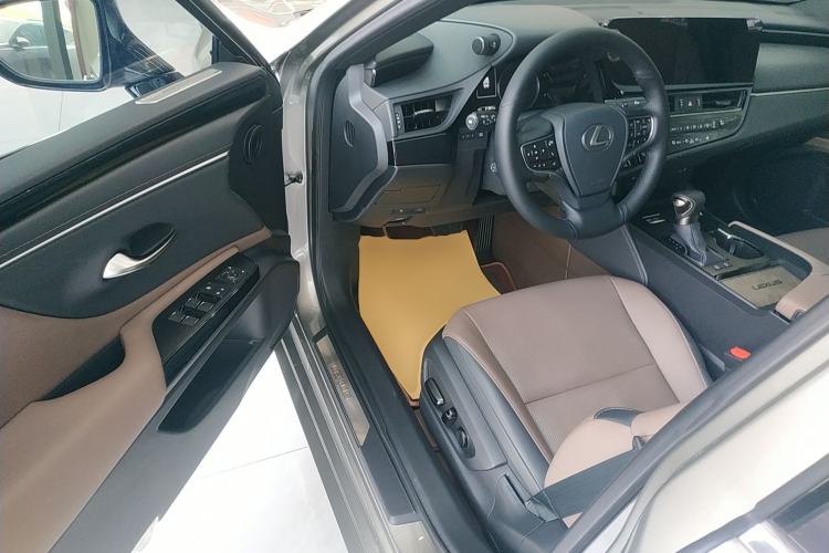 Used Lexus ES 2023 200 Excellence Edition Driver Seat