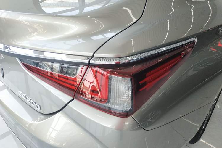 Used Lexus ES 2023 200 Excellence Edition Exterior 3