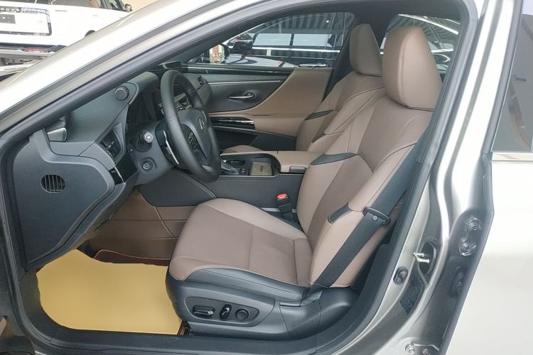 Used Lexus ES 2023 200 Excellence Edition Left Front Seat