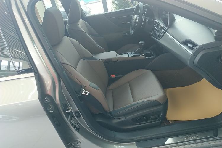 Used Lexus ES 2023 200 Excellence Edition Right Front Seat