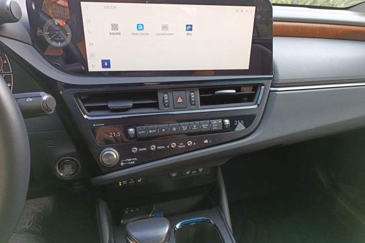Used Lexus ES 2024 200 Premium Edition Audio And AC Panel