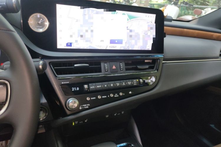 Used Lexus ES 2024 200 Premium Edition Audio And AC Panel
