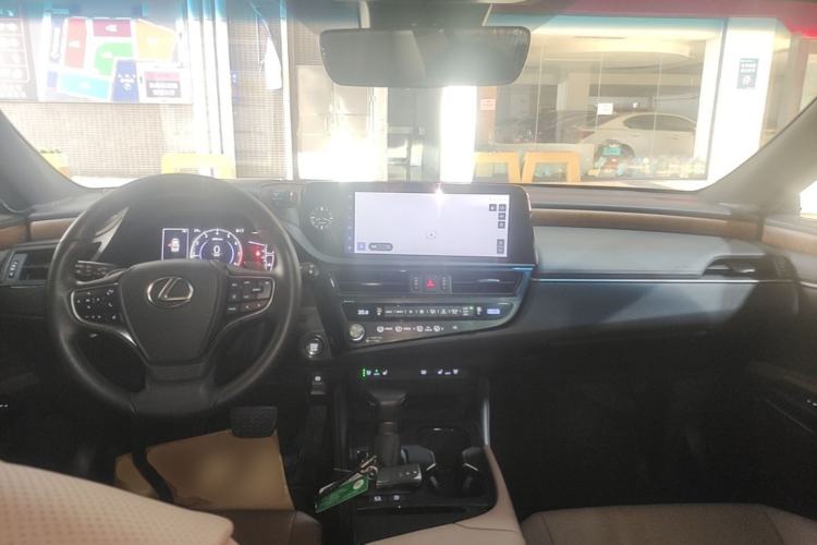 Used Lexus ES 2024 200 Premium Edition Center Console