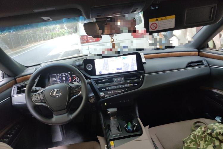 Used Lexus ES 2024 200 Premium Edition Center Console