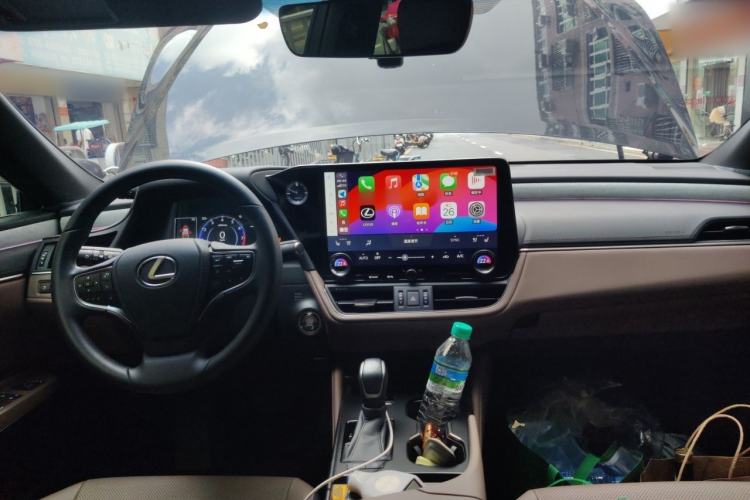 Used Lexus ES 2024 200 Premium Edition Center Console