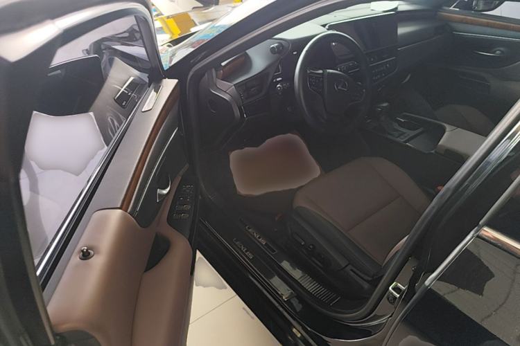 Used Lexus ES 2024 200 Premium Edition Driver Seat