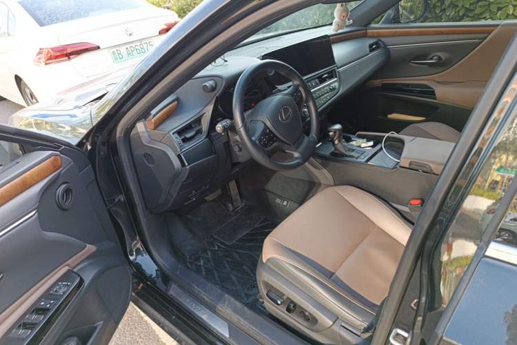 Used Lexus ES 2024 200 Premium Edition Driver Seat
