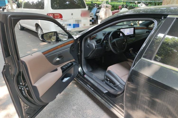 Used Lexus ES 2024 200 Premium Edition Driver Seat