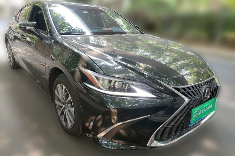 Used Lexus ES 2024 200 Premium Edition Front Right 45 Deg