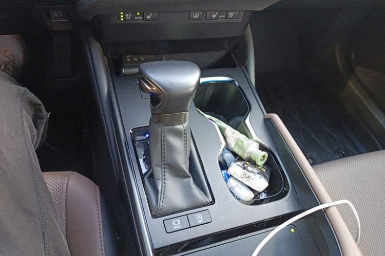 Used Lexus ES 2024 200 Premium Edition Gear Lever
