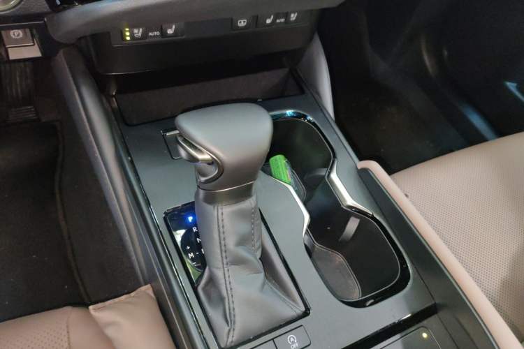 Used Lexus ES 2024 200 Premium Edition Gear Lever