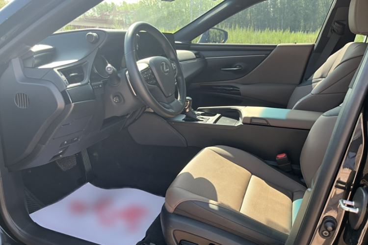 Used Lexus ES 2024 200 Premium Edition Interior 2