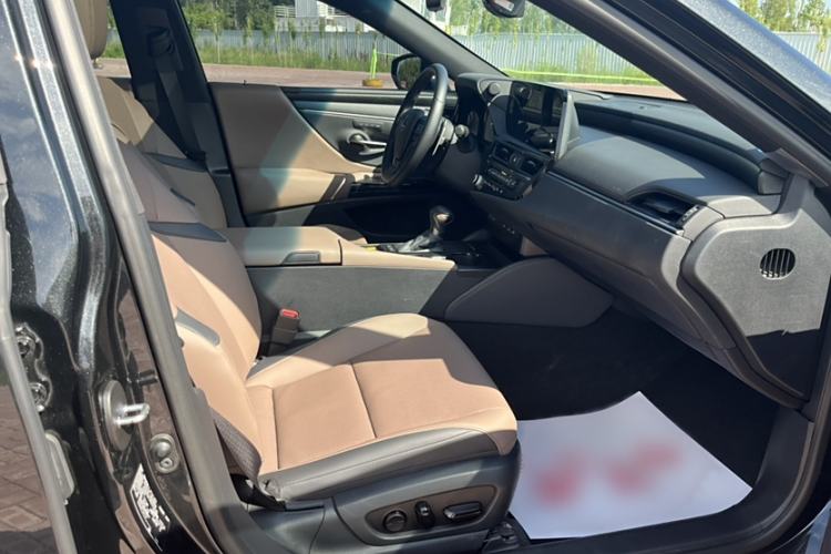 Used Lexus ES 2024 200 Premium Edition Interior 4