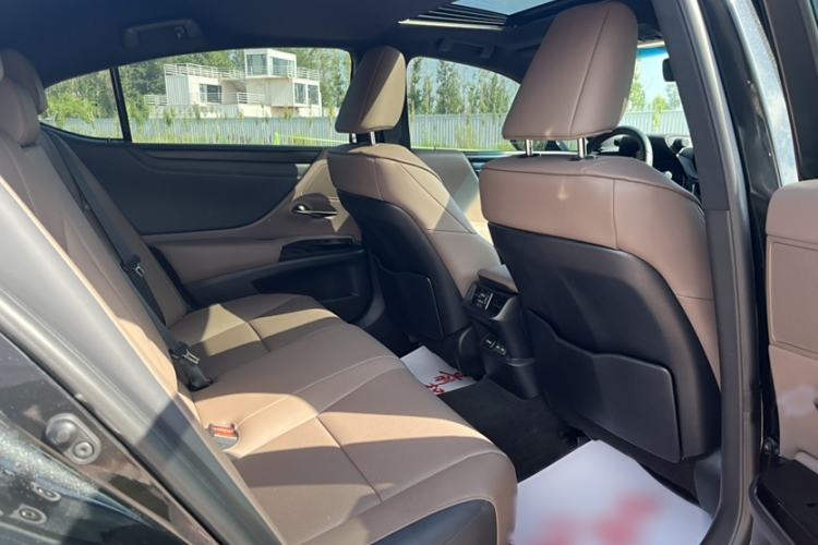 Used Lexus ES 2024 200 Premium Edition Interior 5