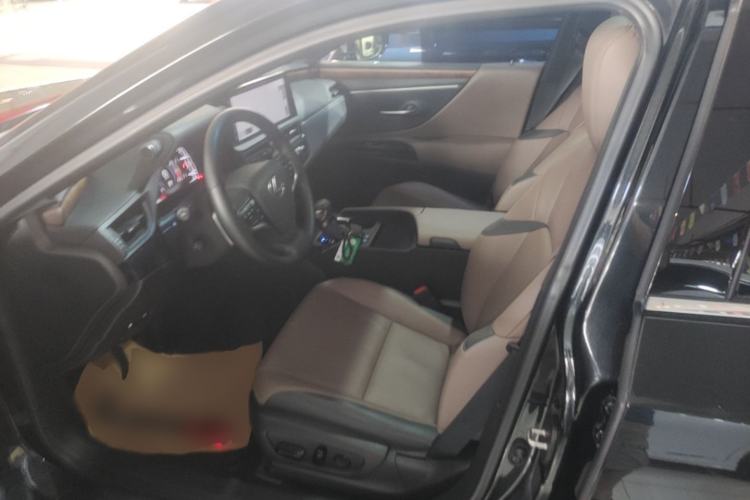 Used Lexus ES 2024 200 Premium Edition Left Front Seat